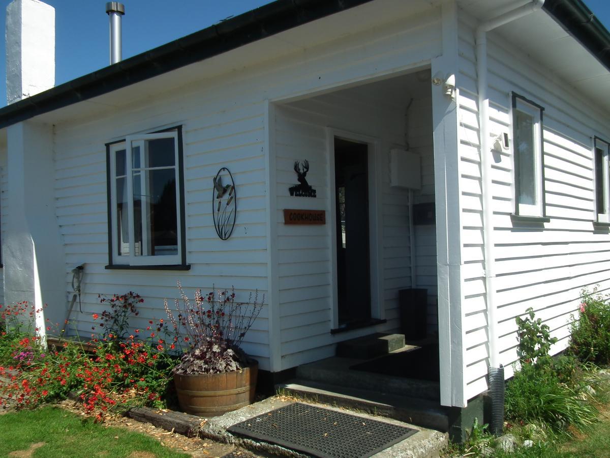 Mountains Edge Cabins Monowai Екстер'єр фото