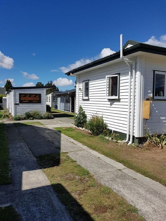 Mountains Edge Cabins Monowai Екстер'єр фото