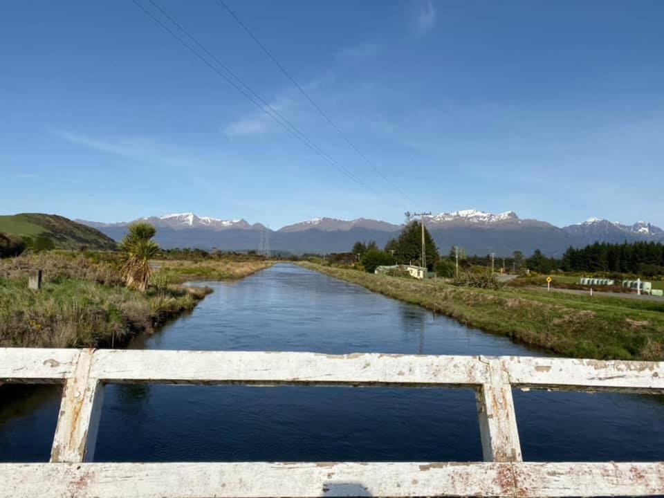 Mountains Edge Cabins Monowai Екстер'єр фото